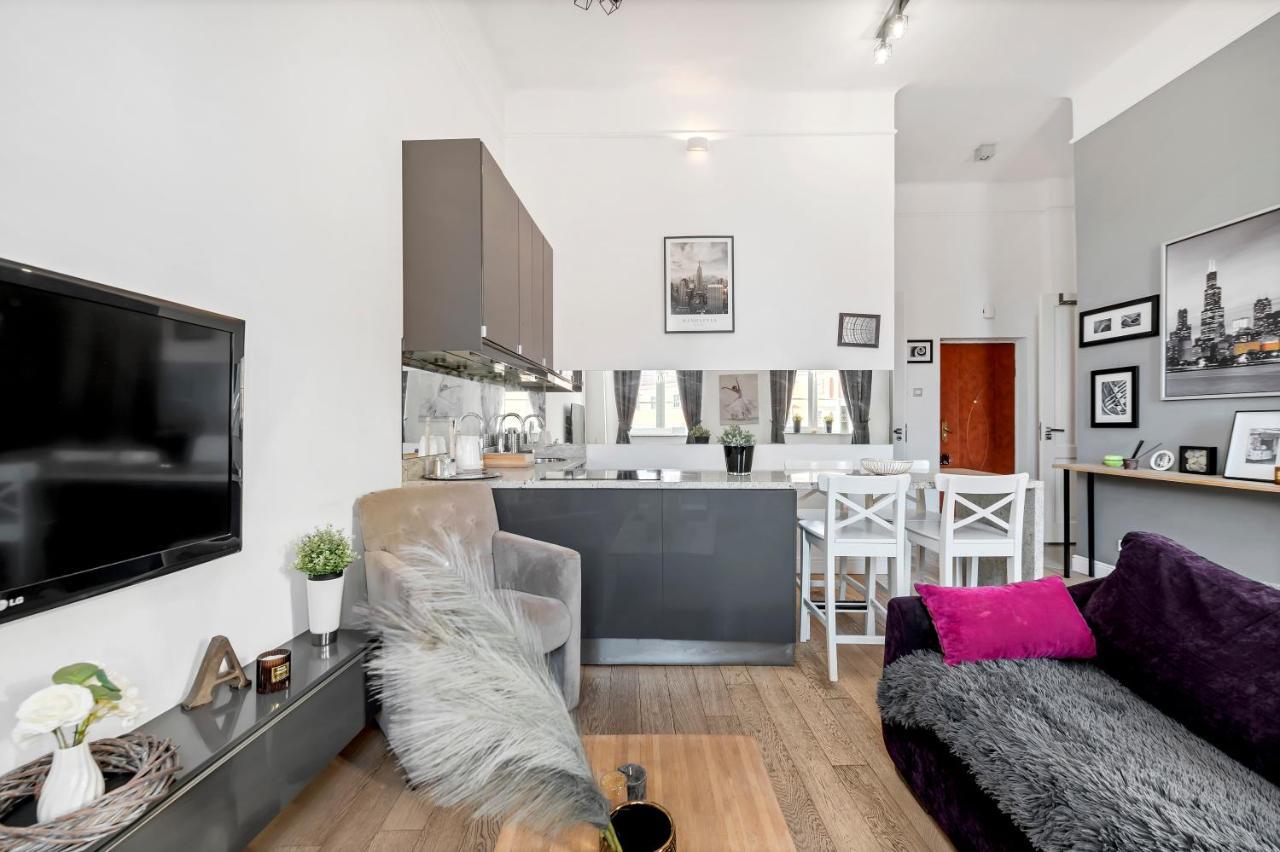 Amazing Apartment On Plac Zamkowy Warsaw Exterior photo